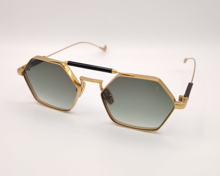 Gafas de sol de la marca Eyepetizer, con forma hexagonal, montura de metal dorada con doble puente y lentes en gris degradado