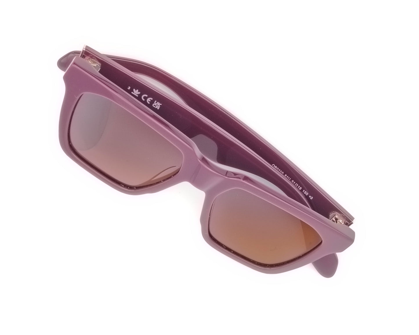 adidas or0110 81u gafas de sol en pasta de color berenjena con las lentes espejadas a juego, formato cuadrado