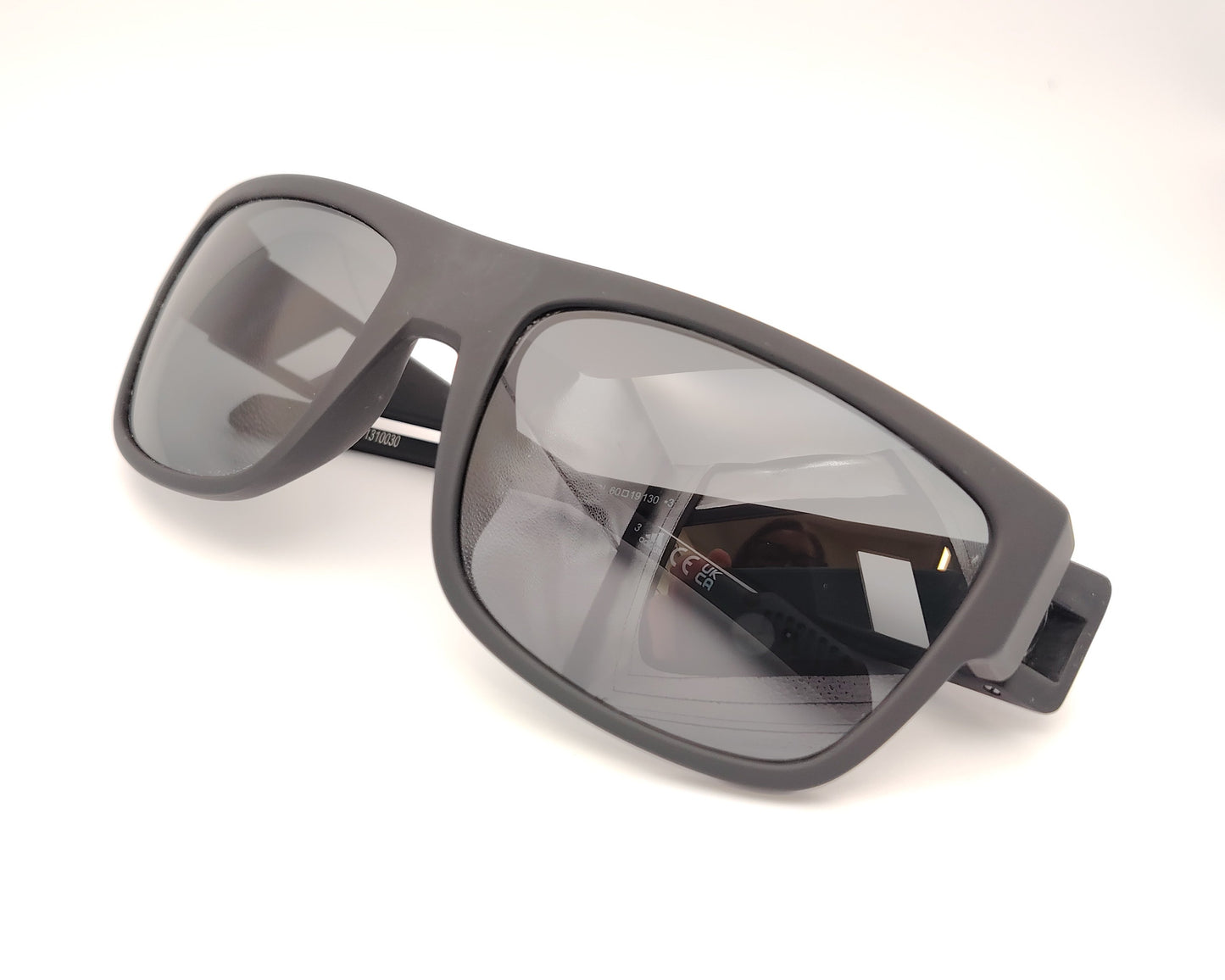 adidas sp0082 02n gafas de formato semi embolvente de pasta en color negro mate con lentes negras