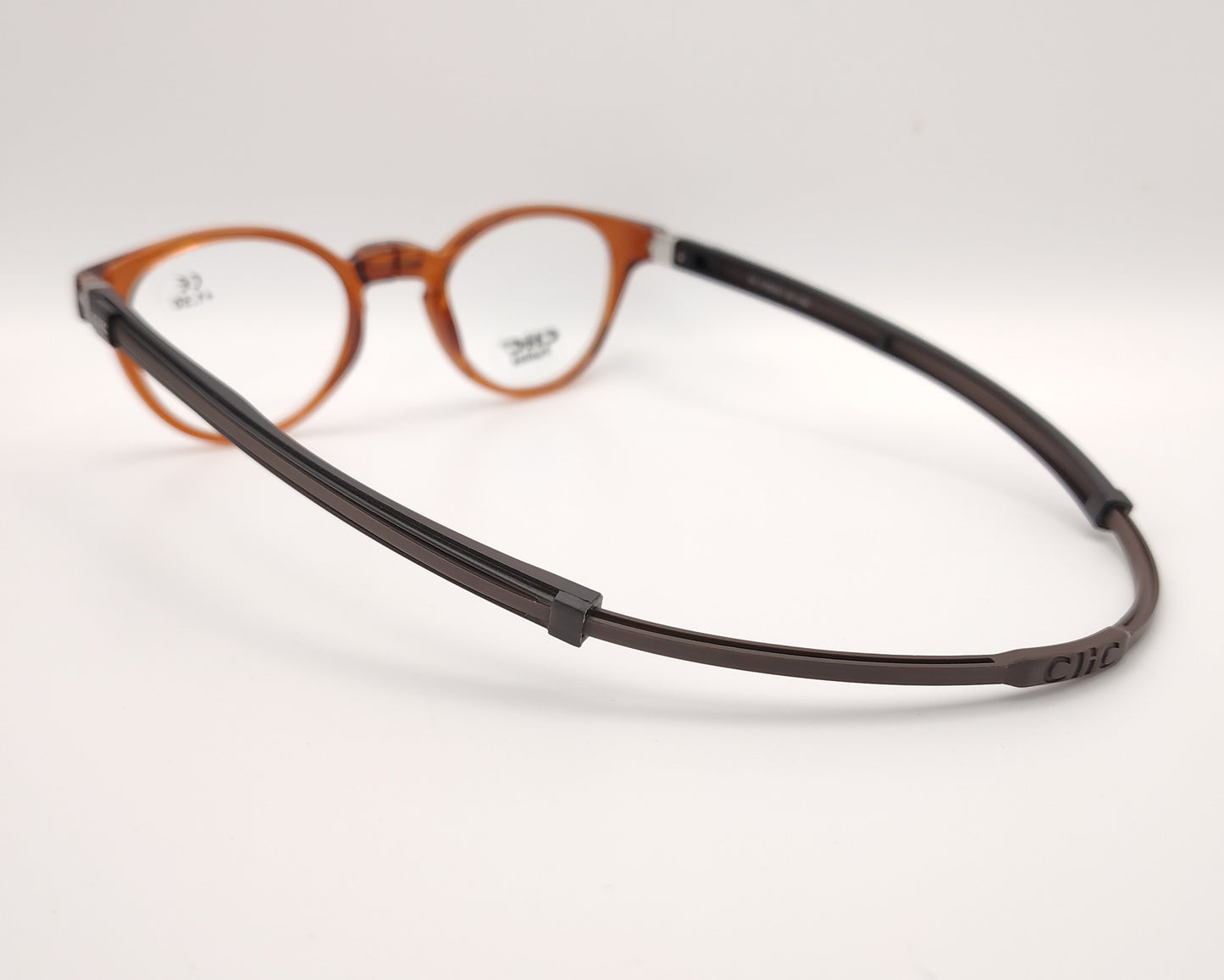 gafas de presbicia clic pantos en color rojo con cierre magnético frontal y forma pantos