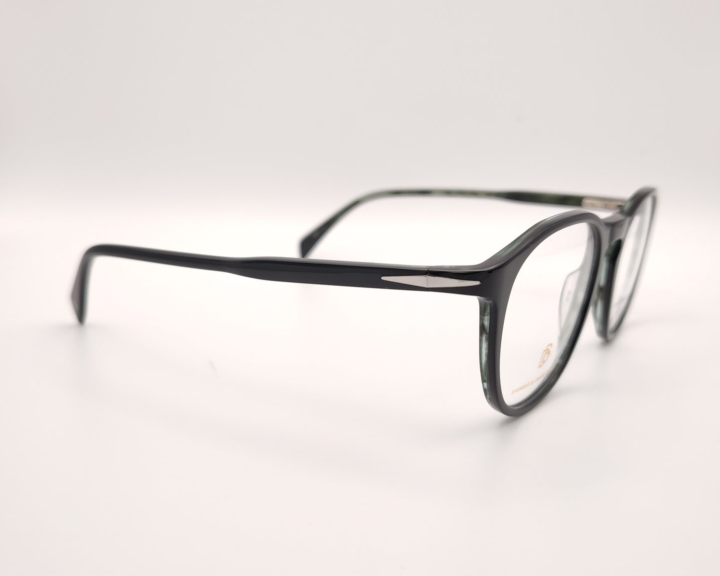 gafas graduadas de montura redondeada oscura con clip solar polarizado desmontable