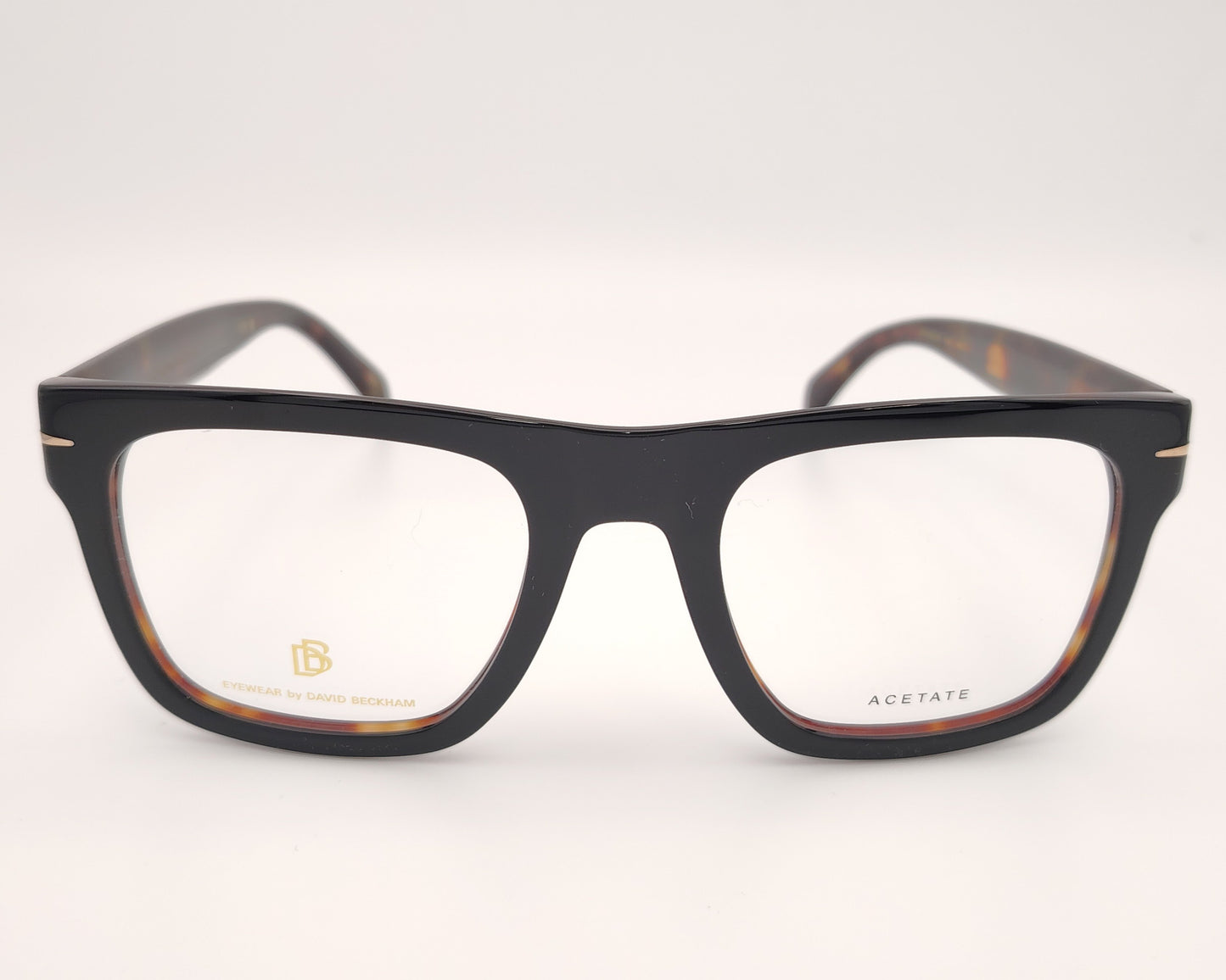 gafas graduadas con montura rectangular negra con interior en habana de acetato y detalle metálico dorado en las varillas