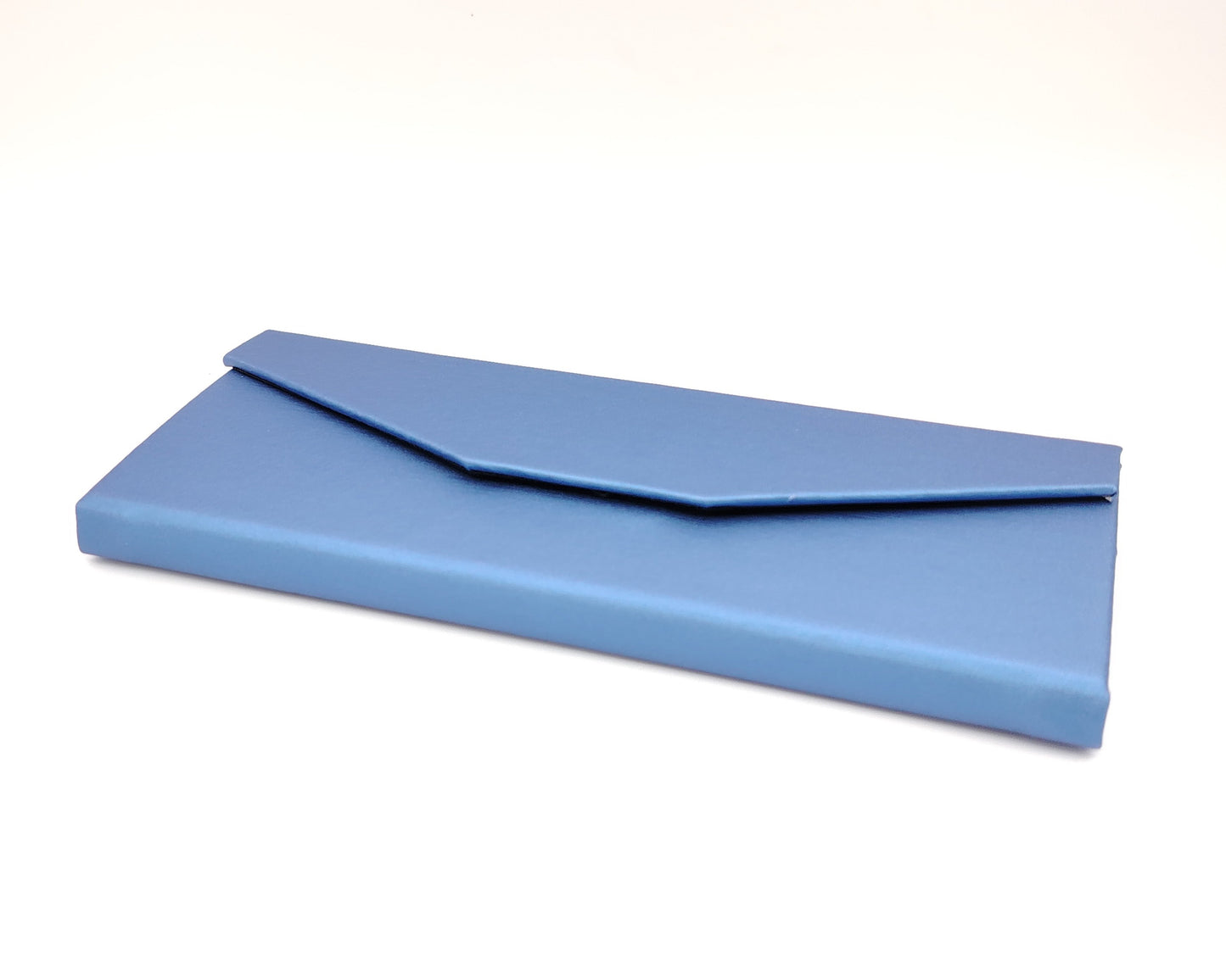 estuche plegable para gafas tipo sobre en azul con cierre magnético
