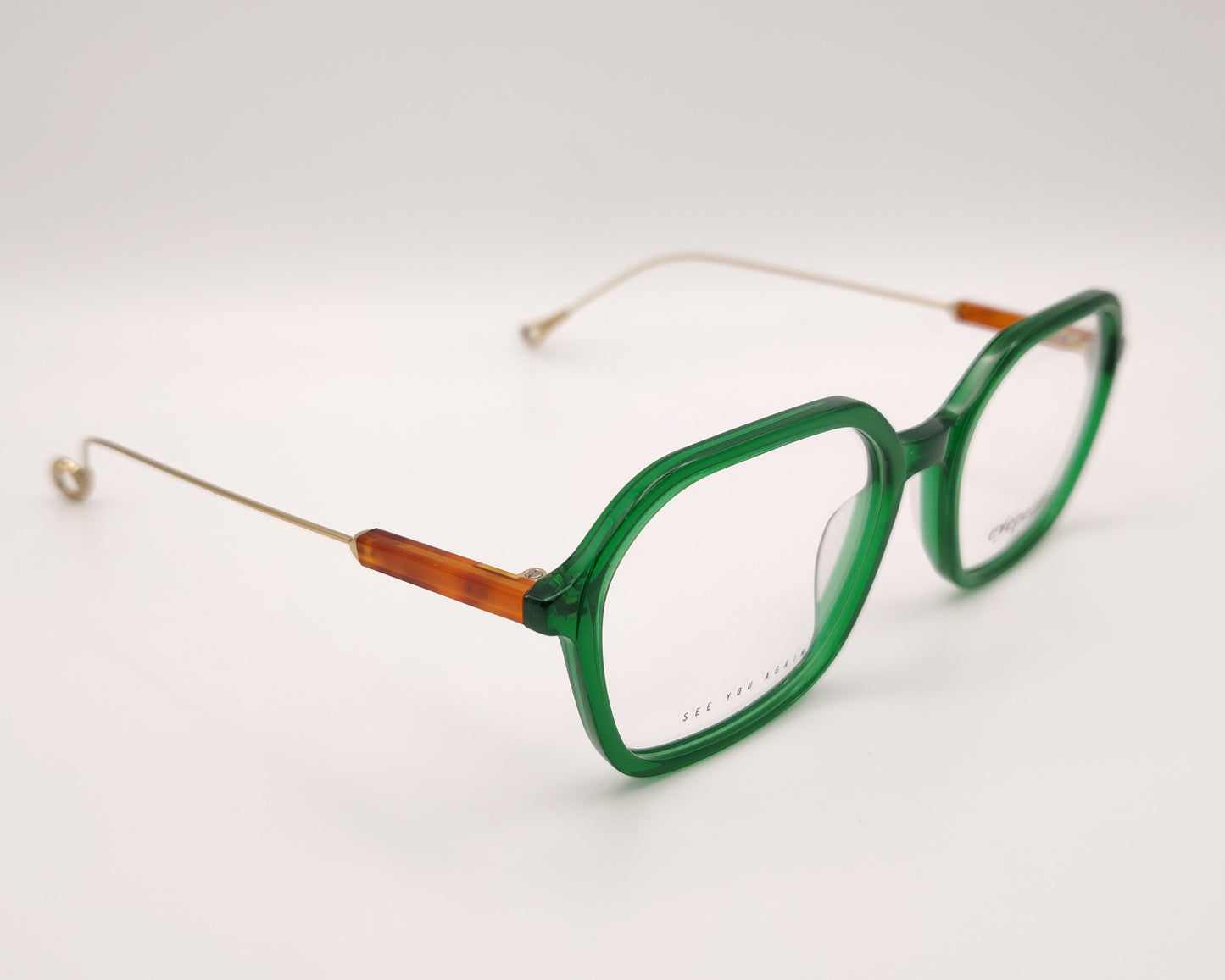 eyepetizer aida c oo-av gafas graduadas con montura verde translúcida y varillas metálicas doradas diseño ligero y moderno