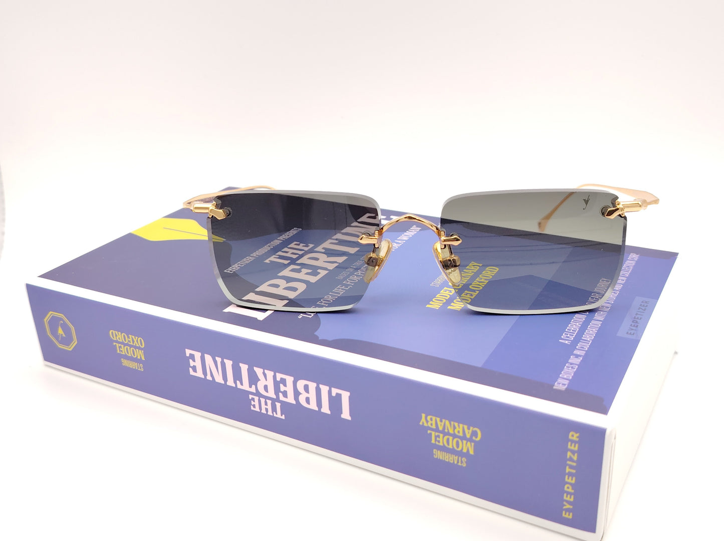 eyepetizer etherege c4-52 gafas de sol sin montura con lentes rectangulares degradadas en verde y detalles dorados