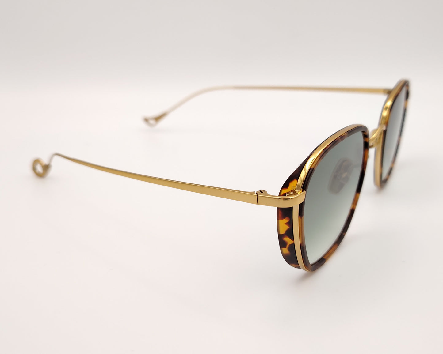 eyepetizer honore c i-4-25 gafas de sol con montura en carey y dorado diseño cuadrado suave con lentes degradadas en verde