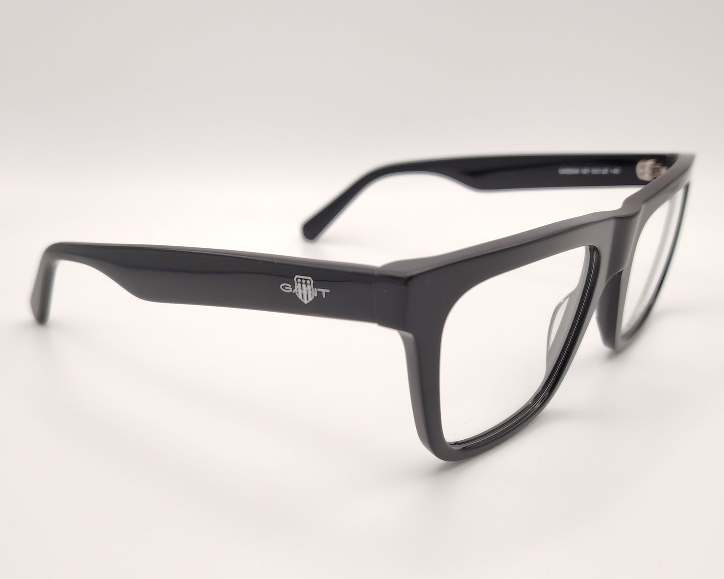 gafas de vista gant ga50044 con montura gruesa de acetato en negro con detalle logo plateado en las varillas