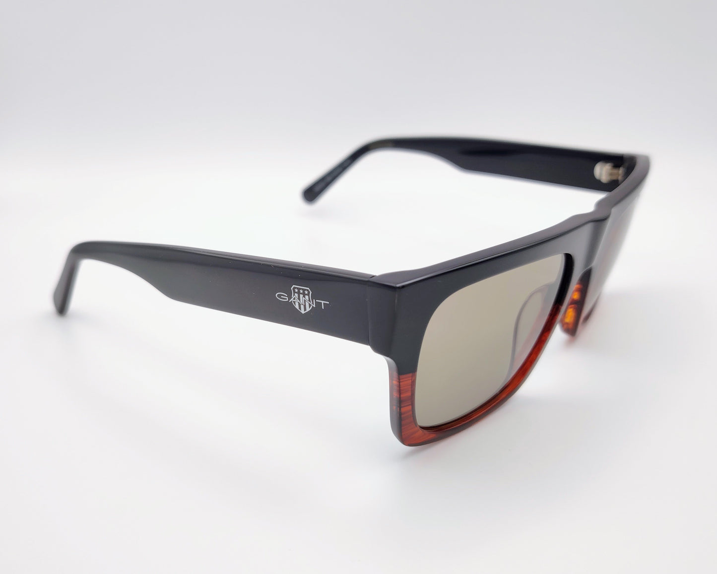 gant ga7231 05n gafas de sol con montura rectangular en negro con detalles en habana diseño robusto y sofisticado con lentes en tono marrón ideales para un look moderno y elegante