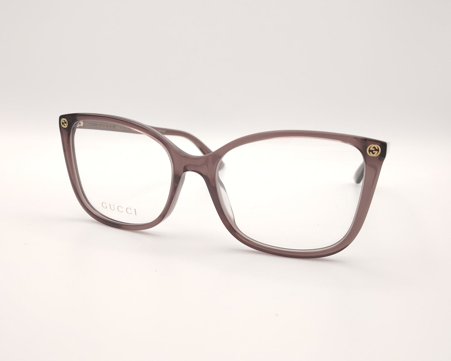 gafas gucci color malva con forma mariposa y detalles dorados