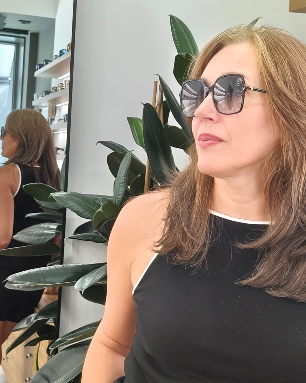 gafas de sol gucci de montura fina oversize en color negro con varilla tricolor negra verde y roja