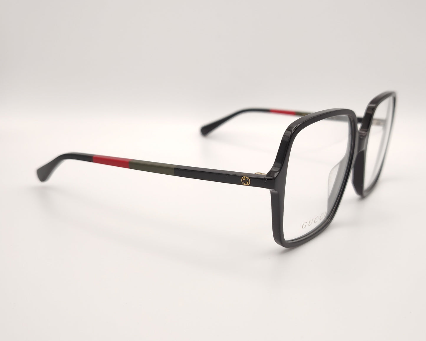 gafas gucci negras cuadradas oversize con varillas verdes rojas y negras