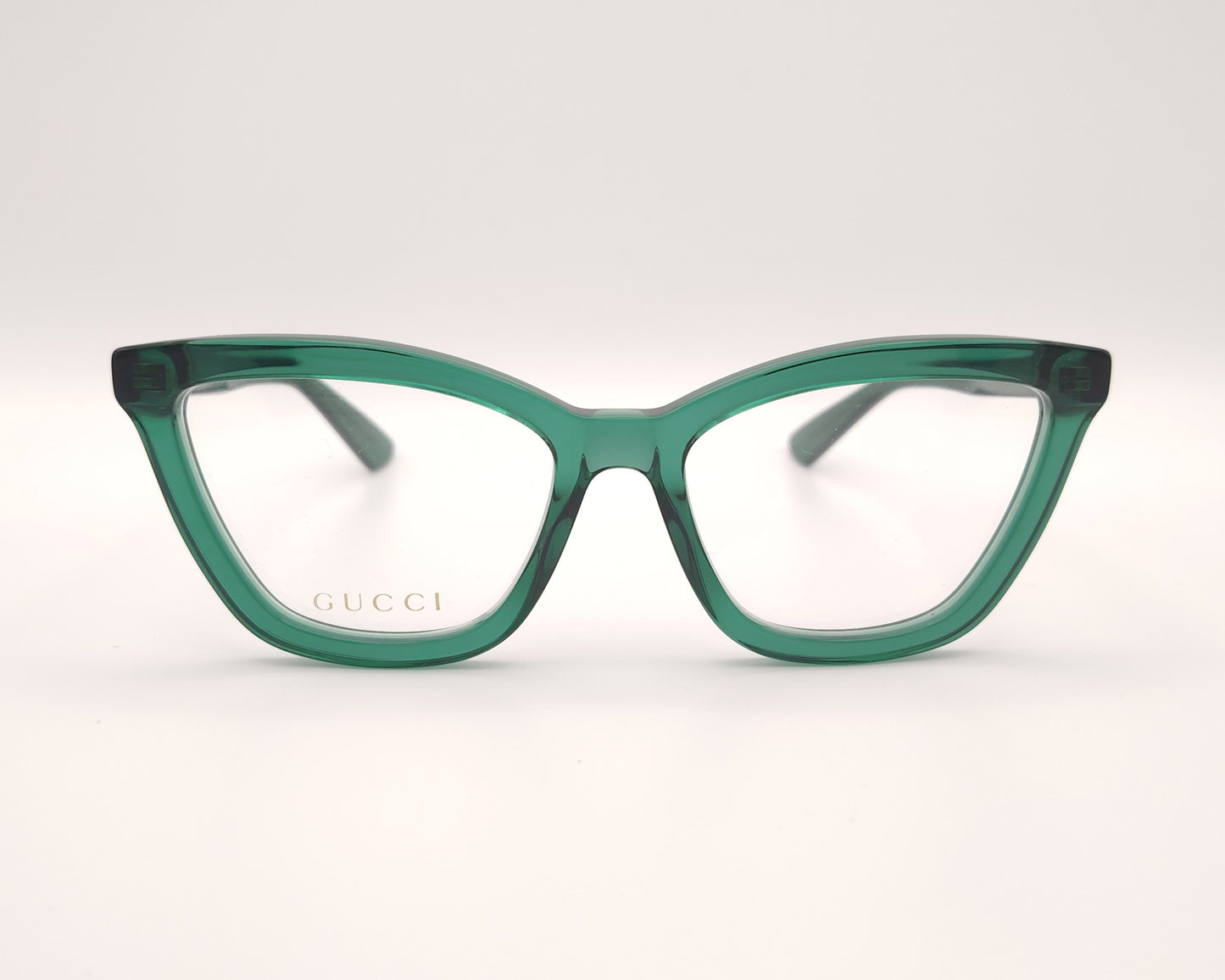 gafas gucci verdes translúcidas con forma cat eye