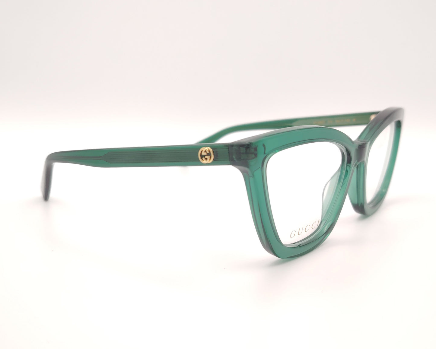 gafas gucci verdes translúcidas con forma cat eye