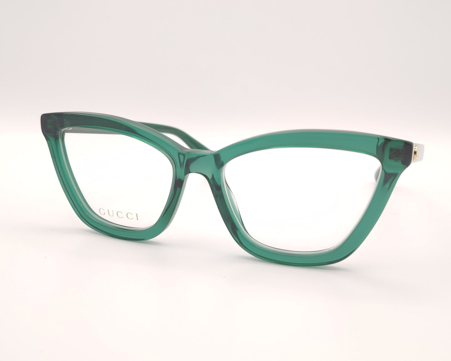 gafas gucci verdes translúcidas con forma cat eye