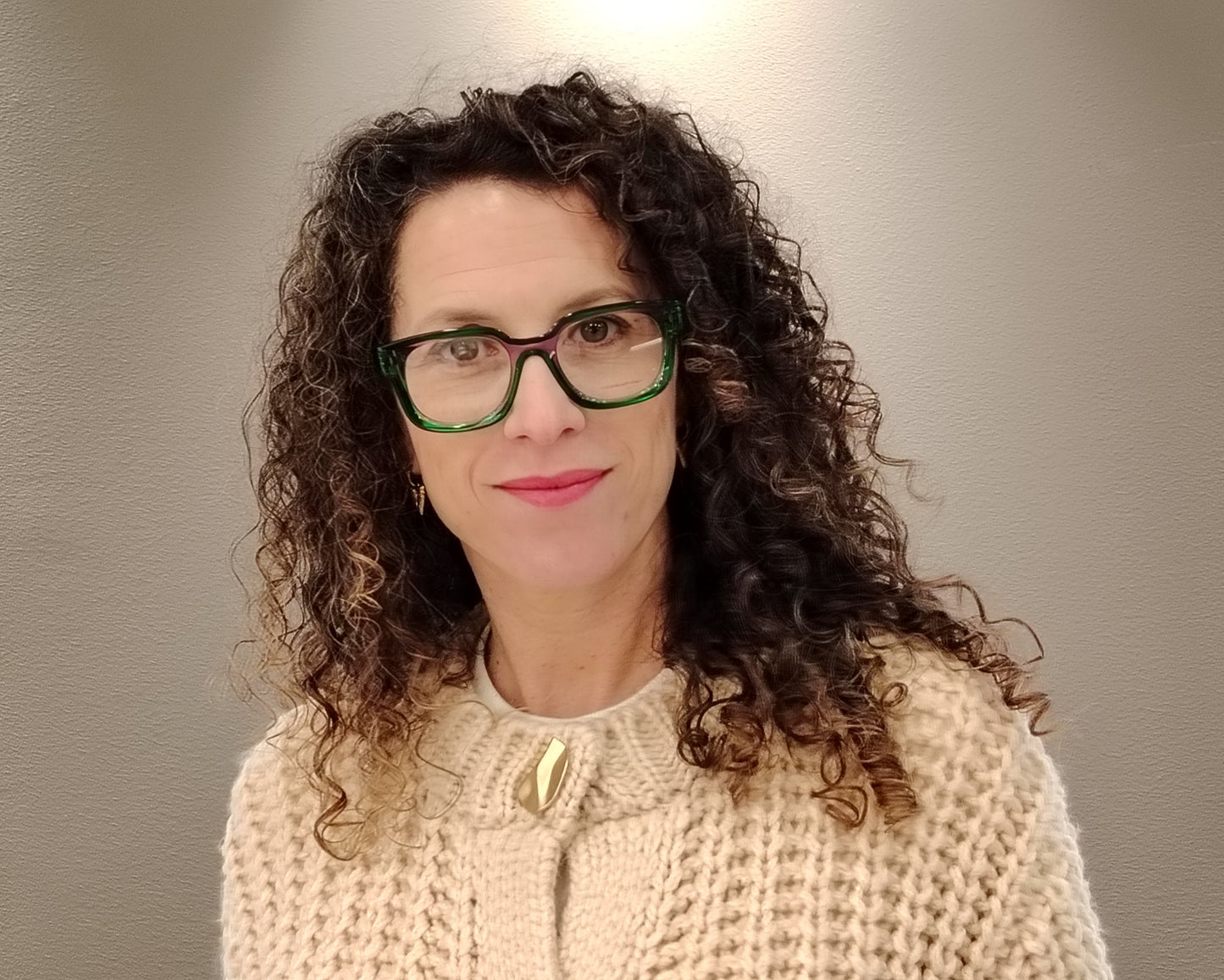 gucci gg1721o 003 gafas de pasta formato cuadrado con los bordes redondeados en tono verde y violeta traslúcido con logo gucci en las varillas