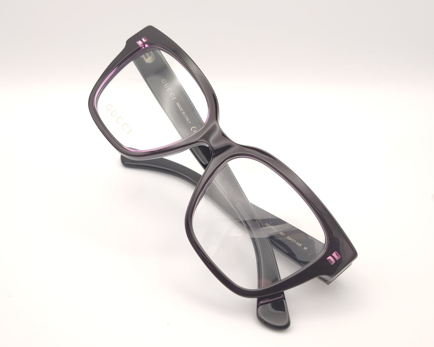 gafas cuadradas gucci en negro y berenjena traslúcido con logo en las varillas
