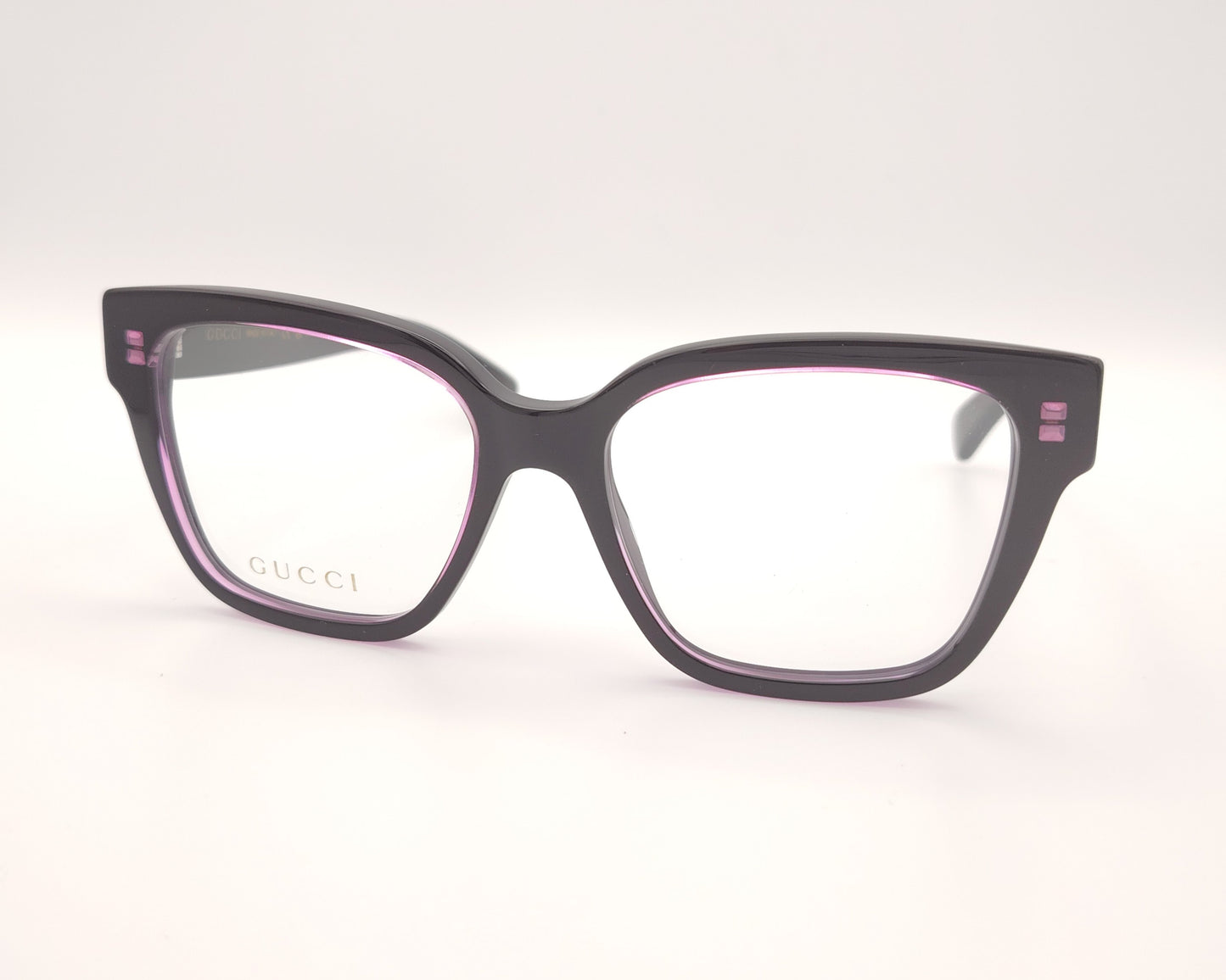 gafas cuadradas gucci en negro y berenjena traslúcido con logo en las varillas