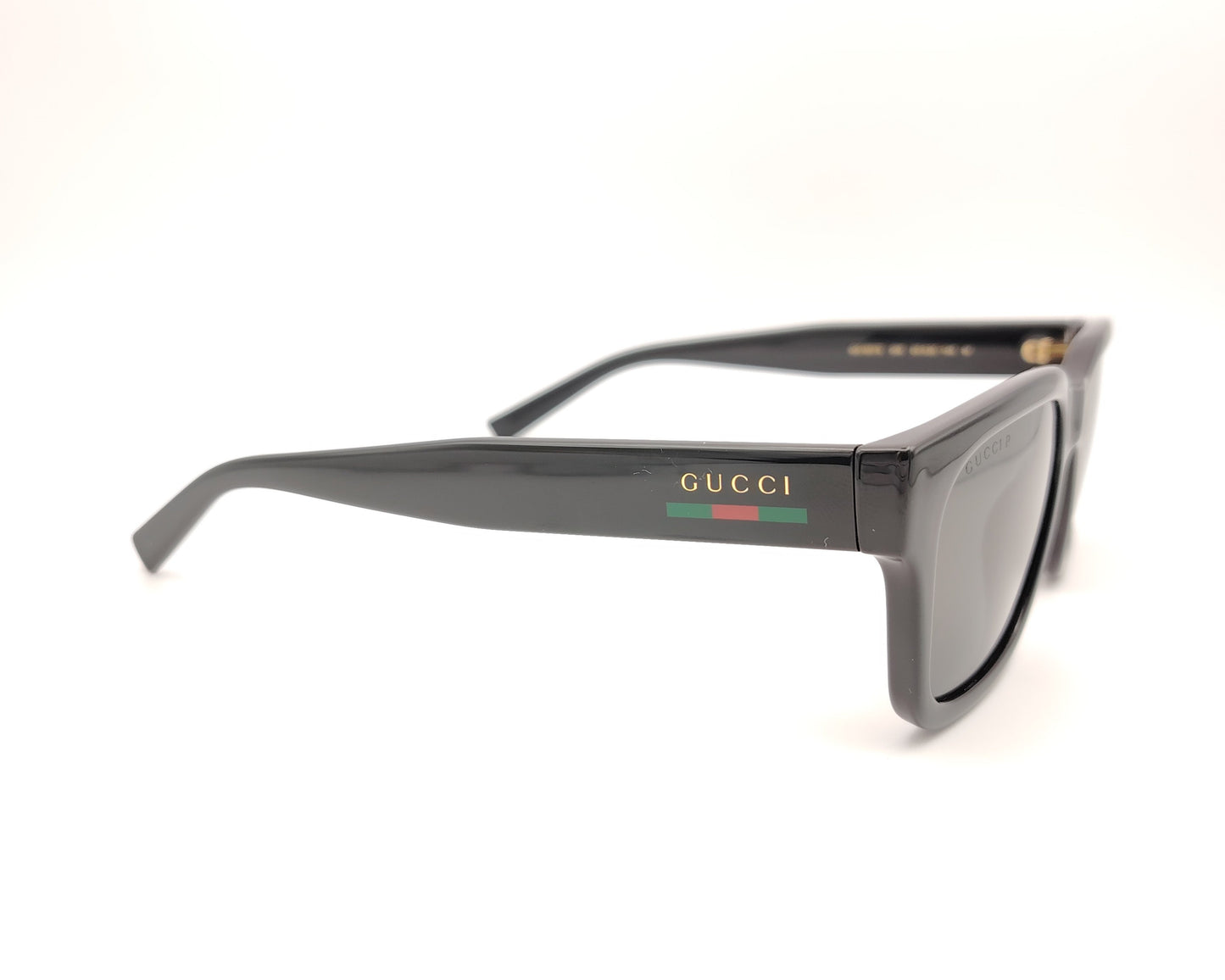 gafas de sol negras cuadradas con montura gruesa y logo gucci en las patillas
