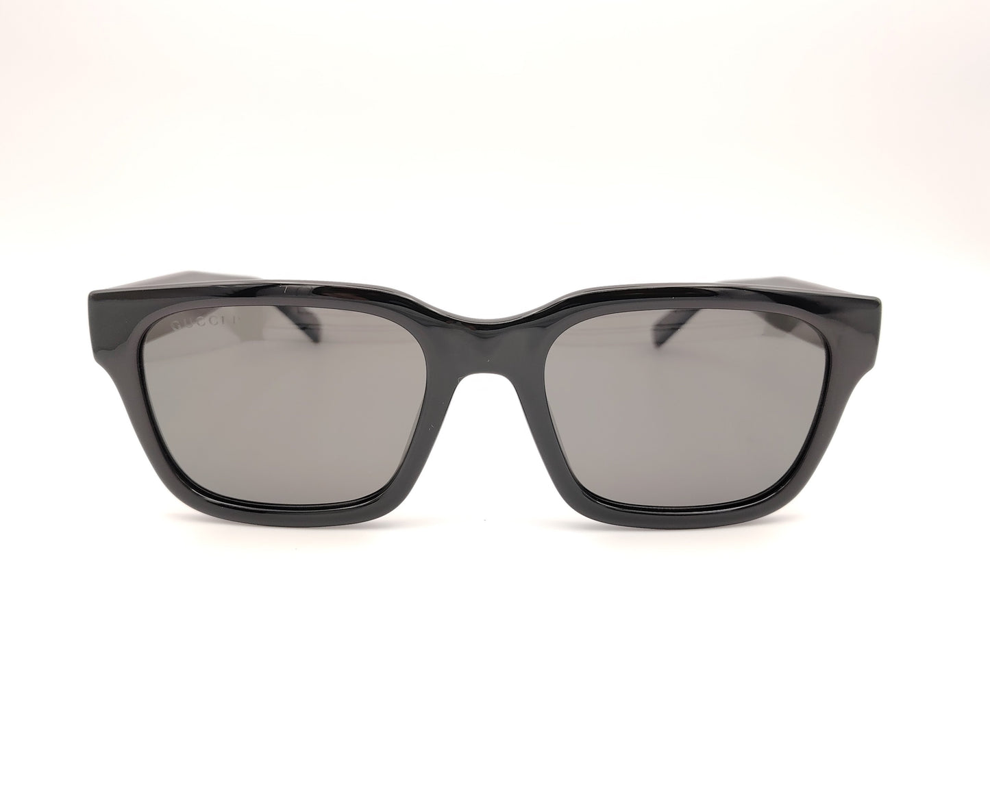 gafas de sol negras cuadradas con montura gruesa y logo gucci en las patillas