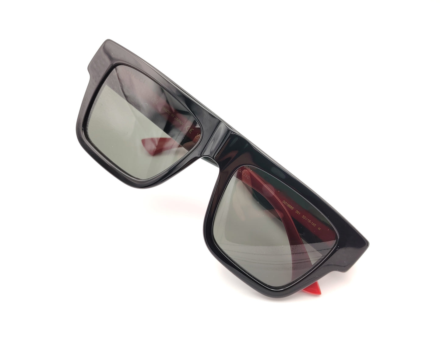 gafas de sol gucci gg1868s 001 cuadradas en acetato negro y varilla verde y roja con detalle dorado