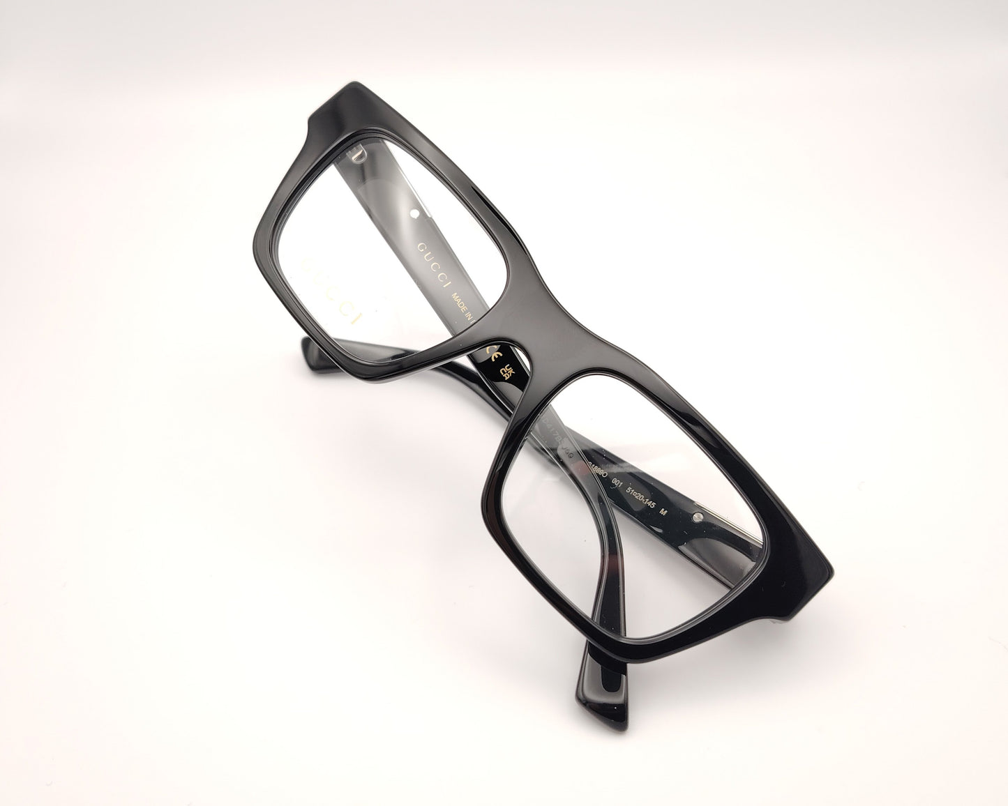 gafas gucci gg1889o 001 rectangulares en acetato negro con detalle metálico en varilla