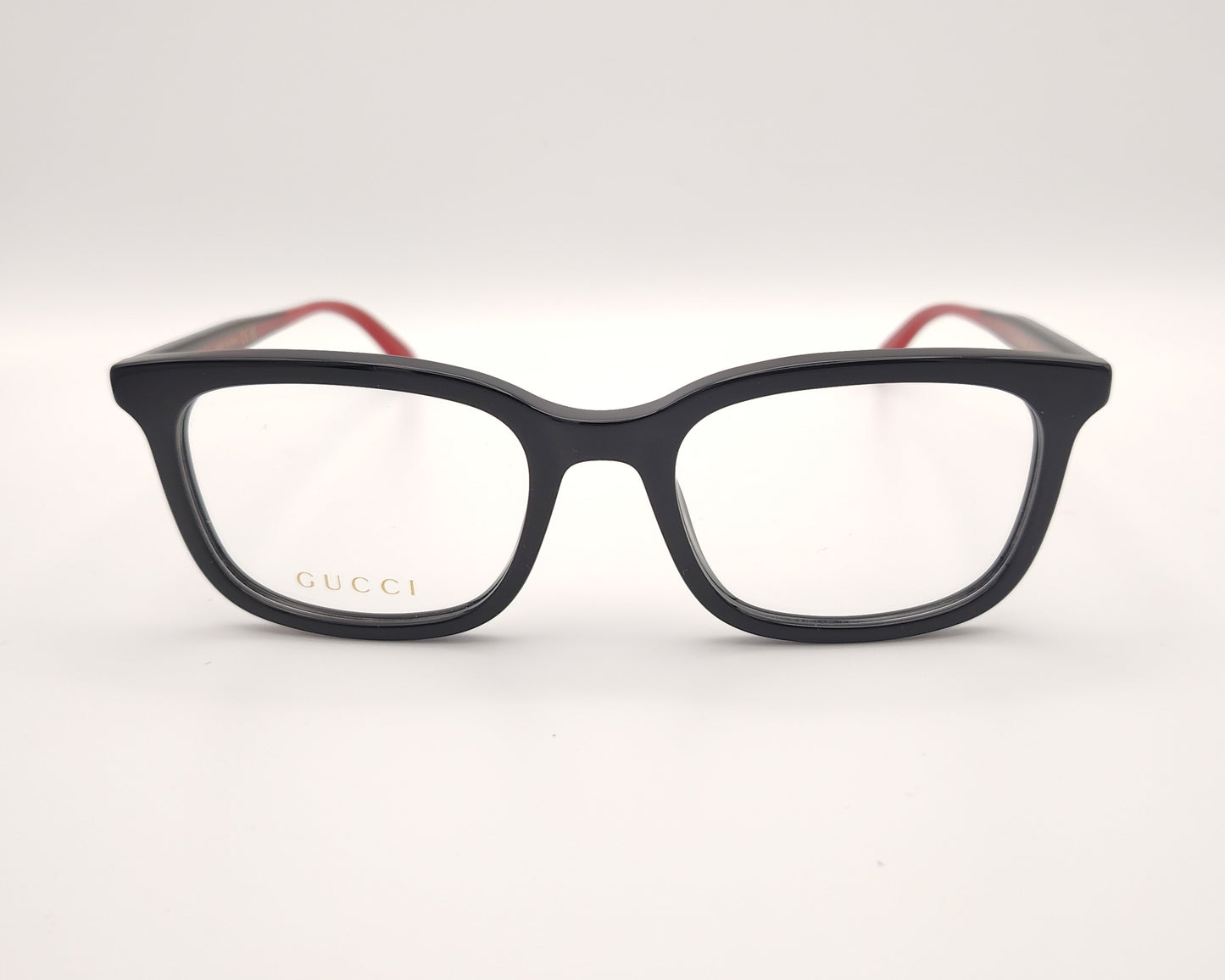 gafas gucci de pasta negra y varillas en rojo y verde con logo dorado