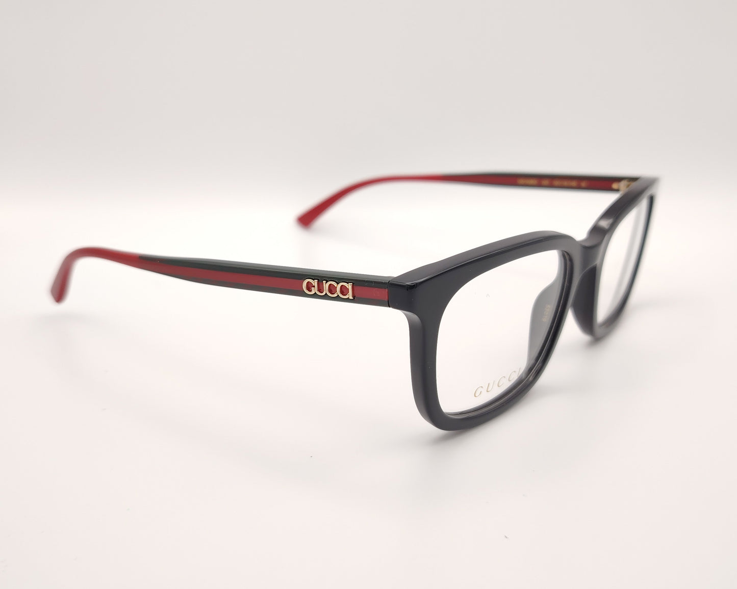 gafas gucci de pasta negra y varillas en rojo y verde con logo dorado
