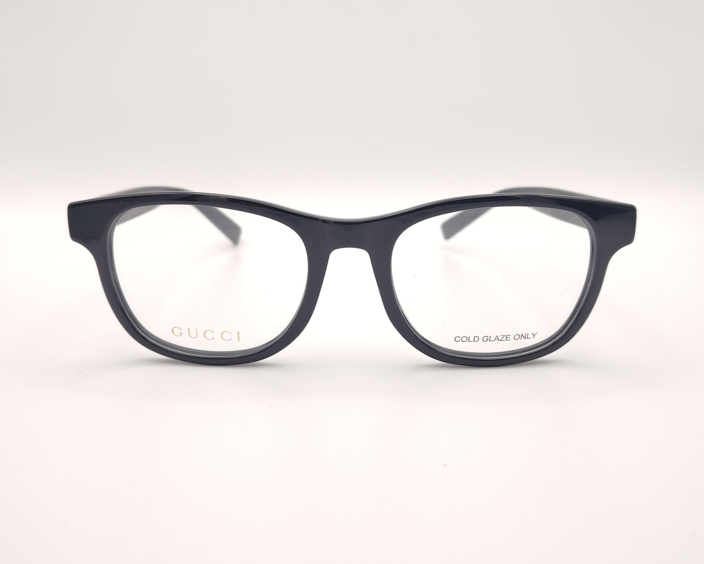 gafas gucci en pasta azul marino con logo dorado en las varillas