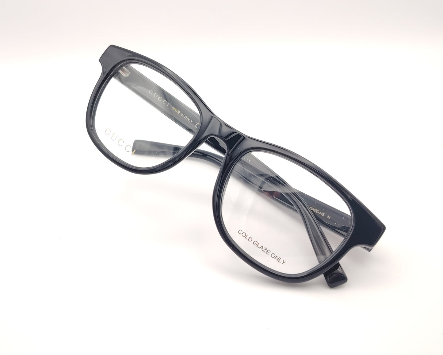 gafas gucci en pasta azul marino con logo dorado en las varillas