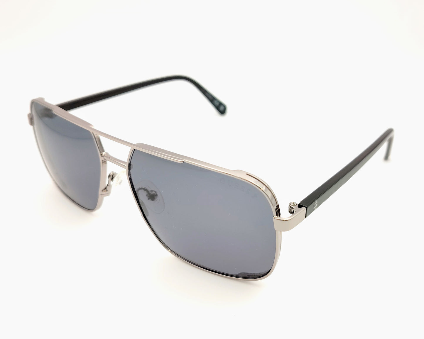 guess gu00119 08d gafas de sol de metal en formato cuadrado con doble puente, color plateado y lentes en color gris