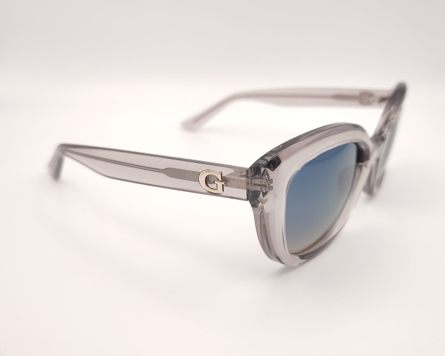 gafas de sol guess gu00196 20w con montura en forma cat eye gris translúcida y lentes degradadas en azu
