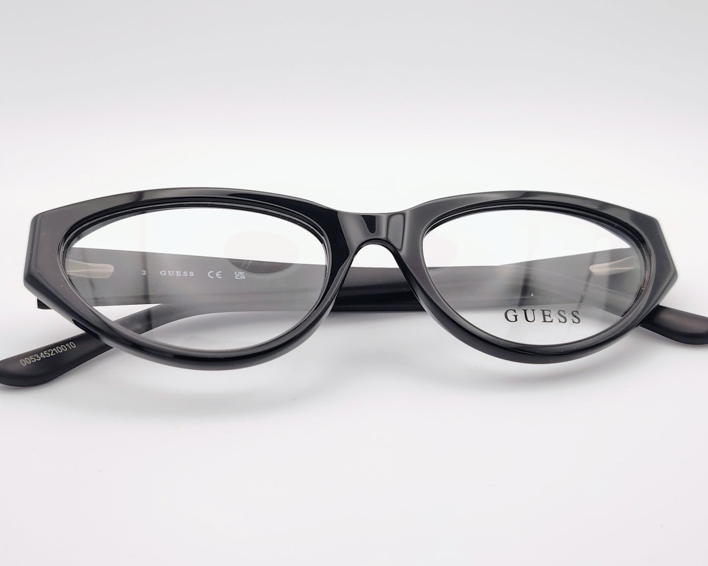 guess gu50113 001 gafas de acetato en formato cat eyes en color negro con logo dorado en las varillas
