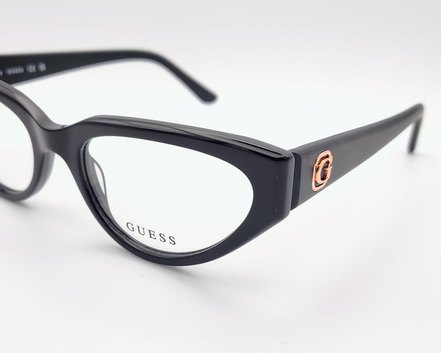 guess gu50113 001 gafas de acetato en formato cat eyes en color negro con logo dorado en las varillas