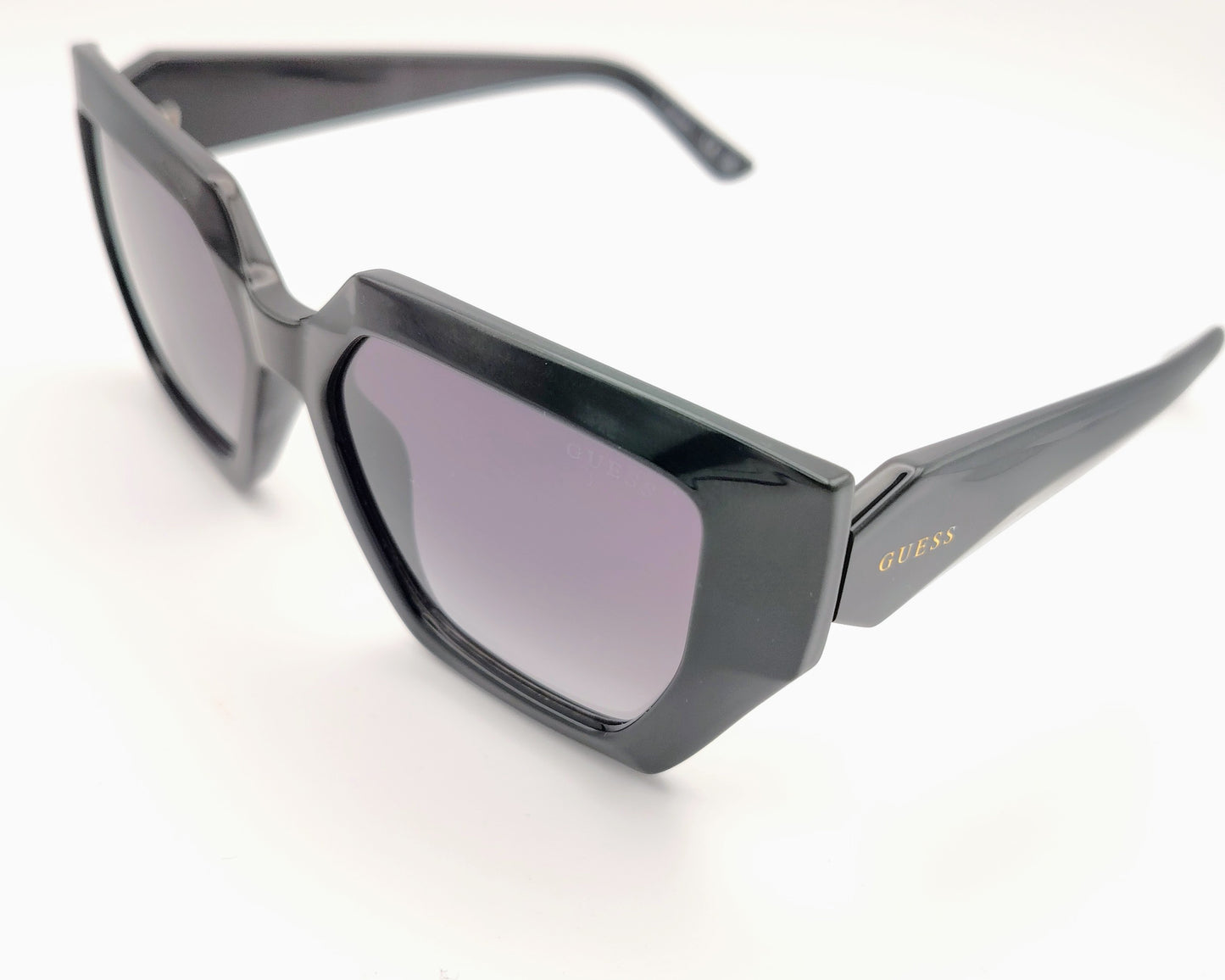 guess gu7896 01b gafas de sol en formato geométrico de pasta en color negro con las lentes degradadas ahumadas