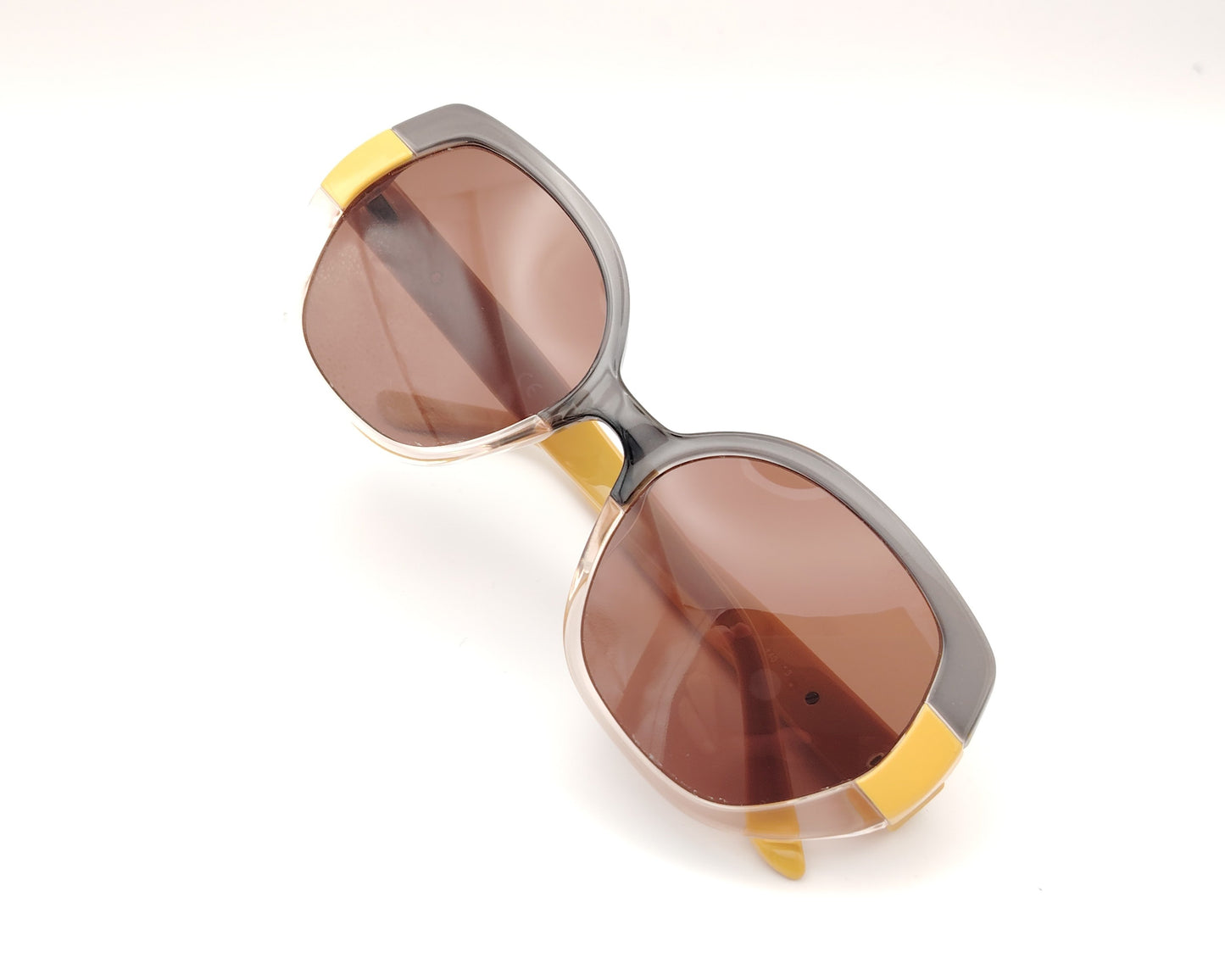 guess gu7911 41e gafas de sol de pasta, formato xl , combinación de colores gris traslúcido amarillo y nude traslúcido