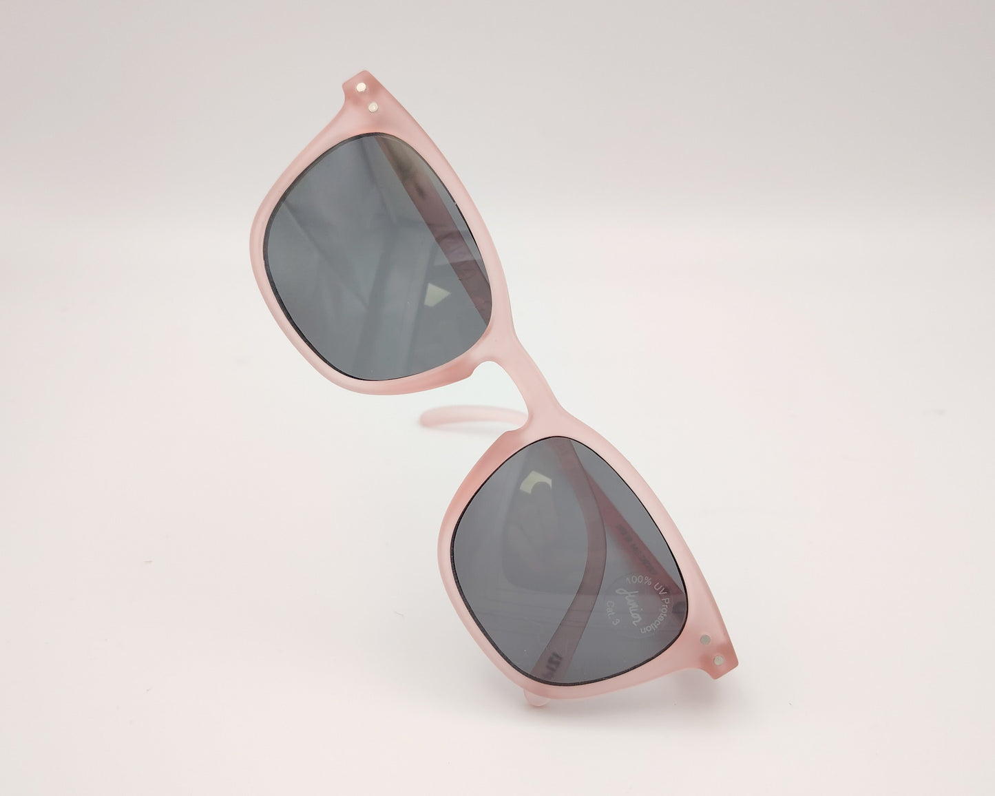 gafas de sol para niños izipizi junior sun en color rosa traslúcido con lentes en espejo gris