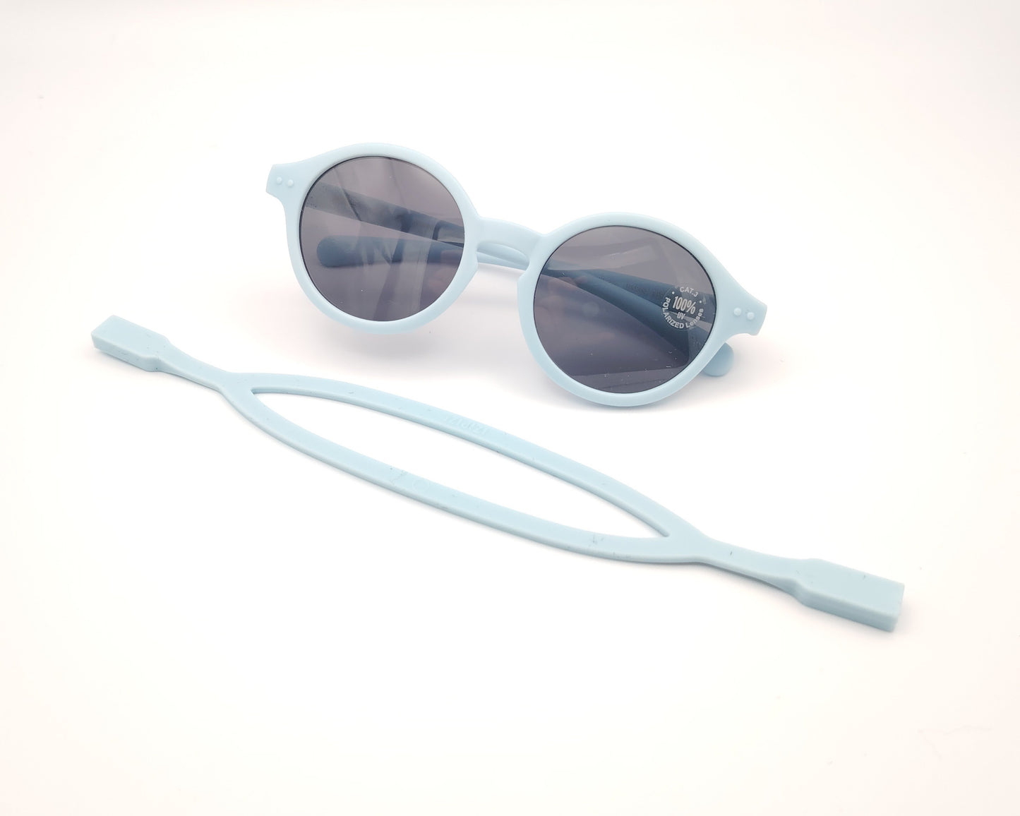 gafas de sol para niños izipizi de pasta redondas en color azul pastel con cinta para sujetar a juego