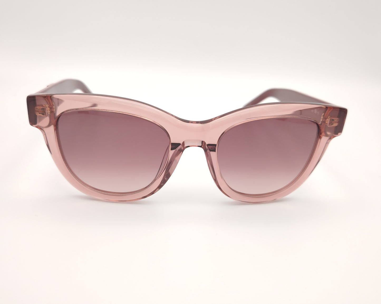 gafa de sol k-way kw0006 72z de forma cat eyes retro con montura gruesa en color rosa traslúcido y lentes degradadas en el mismo tono