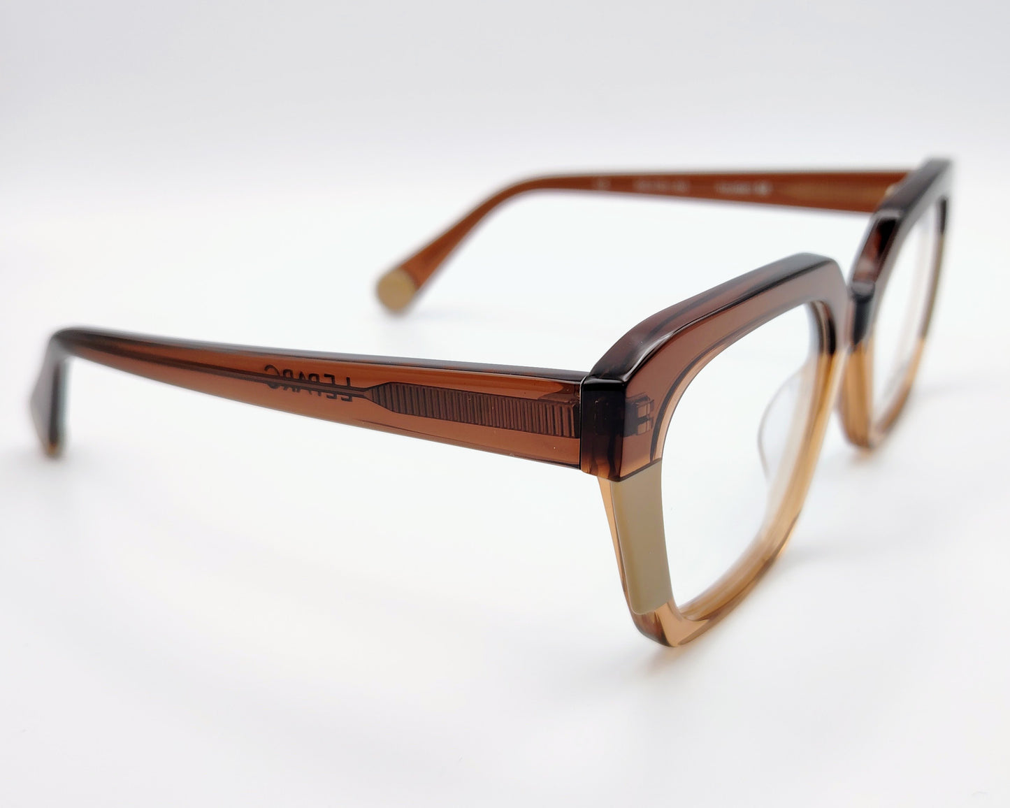 gafas le parc hayden, montura de acetato en tonos marrón y negro, diseño geométrico con bordes angulares, estilo moderno y sofisticado