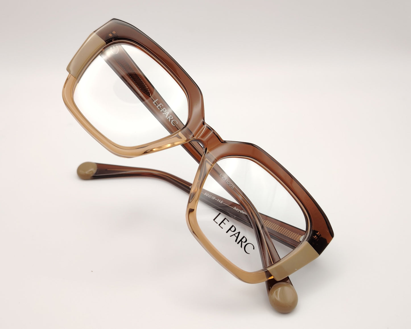 gafas le parc hayden, montura de acetato en tonos marrón y negro, diseño geométrico con bordes angulares, estilo moderno y sofisticado