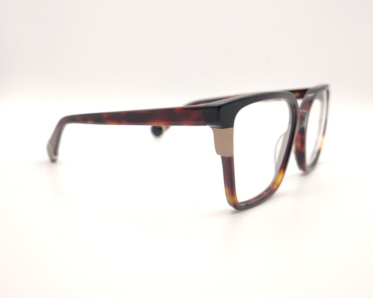 gafas le parc con montura carey y frontal negro con detalles nude