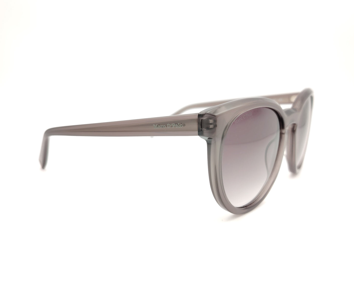 gafas de sol con montura redondeada en acetato gris translúcido, lentes degradadas en gris y logotipo marc o'polo en la varilla