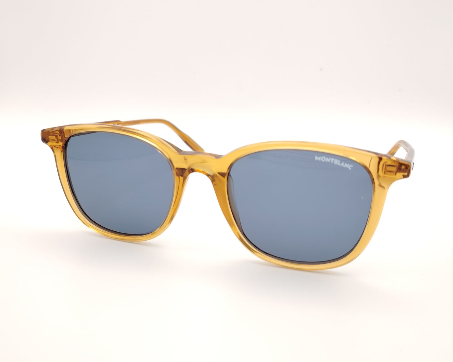 gafas de sol montblanc color ámbar con lentes azules oscuras y montura translúcida