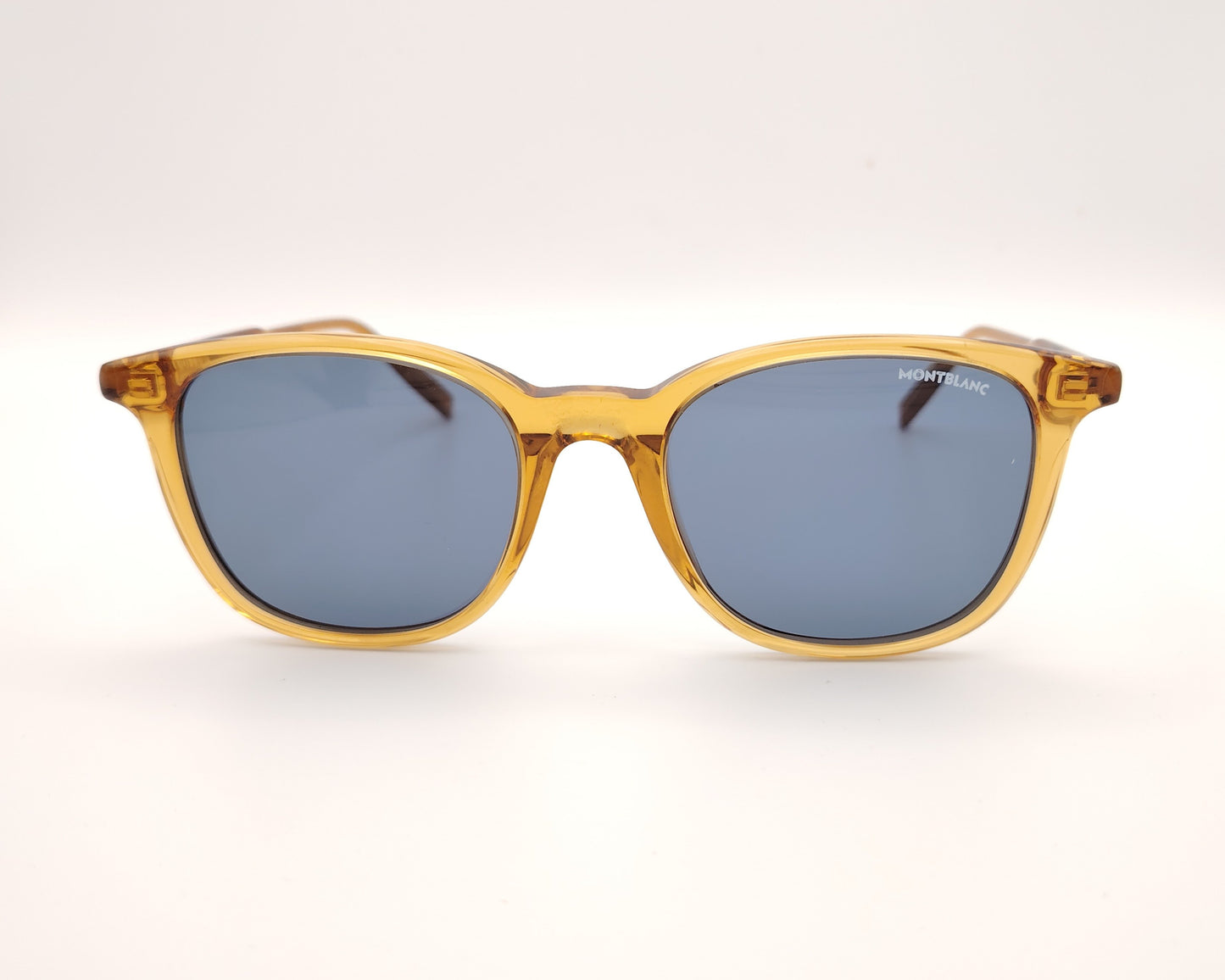 gafas de sol montblanc color ámbar con lentes azules oscuras y montura translúcida