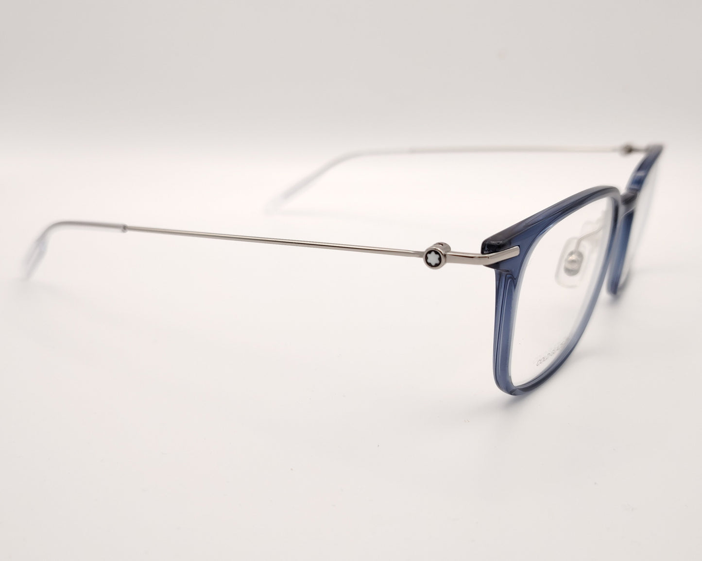 gafas montblanc con montura azul translúcida y varillas metálicas finas