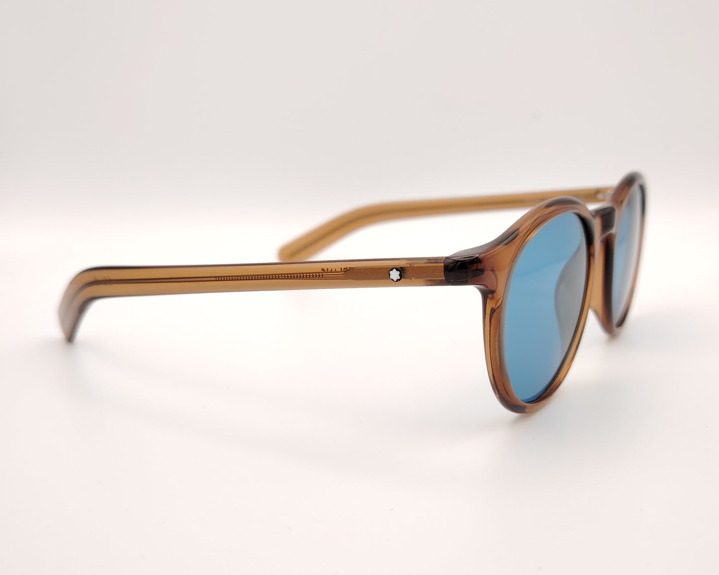 gafas de sol montblanc redondas con montura color ámbar y cristales azules