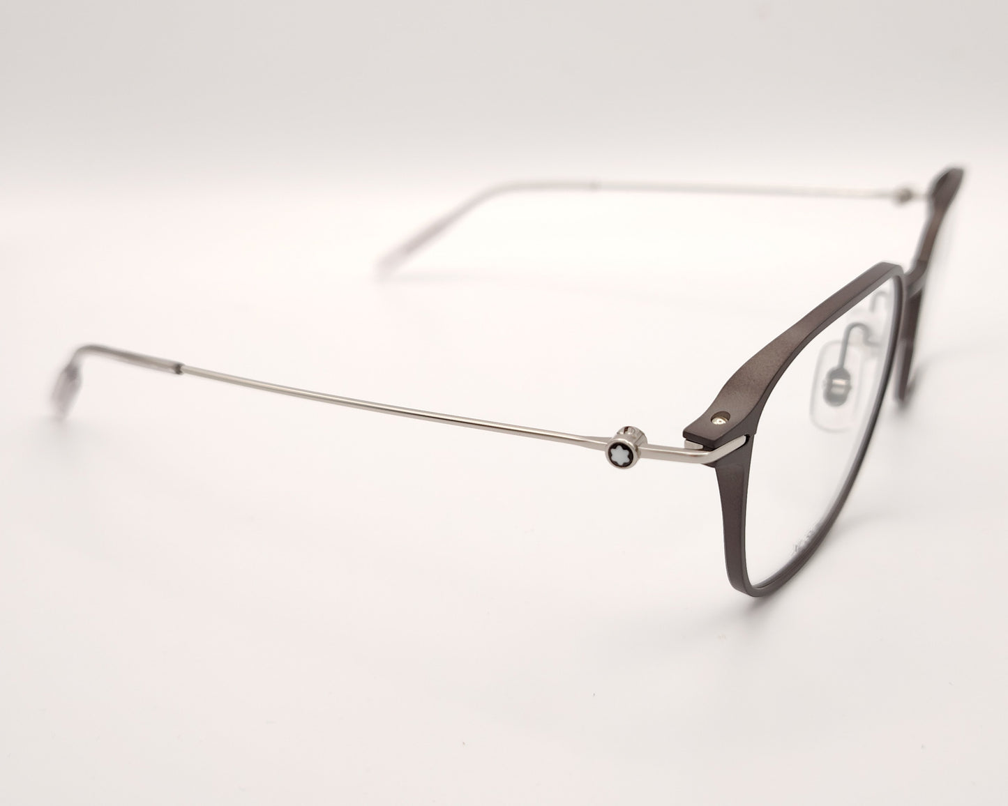 gafas montblanc de aluminio gris oscuro con forma aviador y varillas metálicas finas hechas en japón