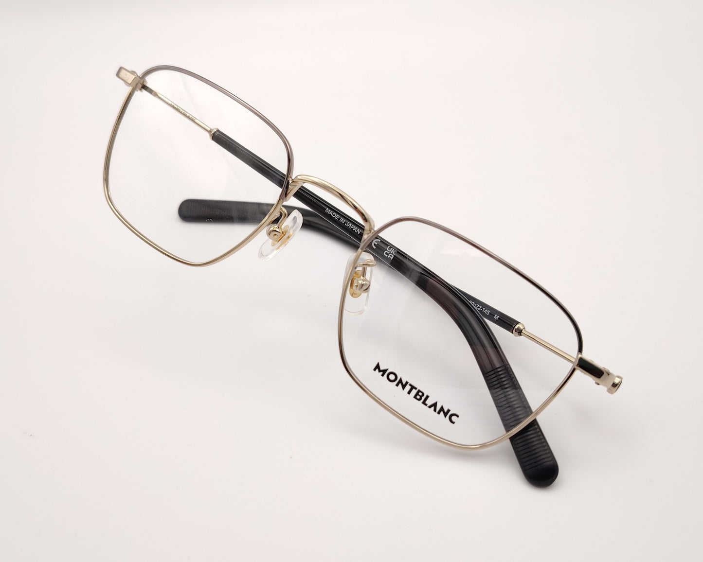 gafas montblanc con montura metálica rectangular y varillas con detalle de logo