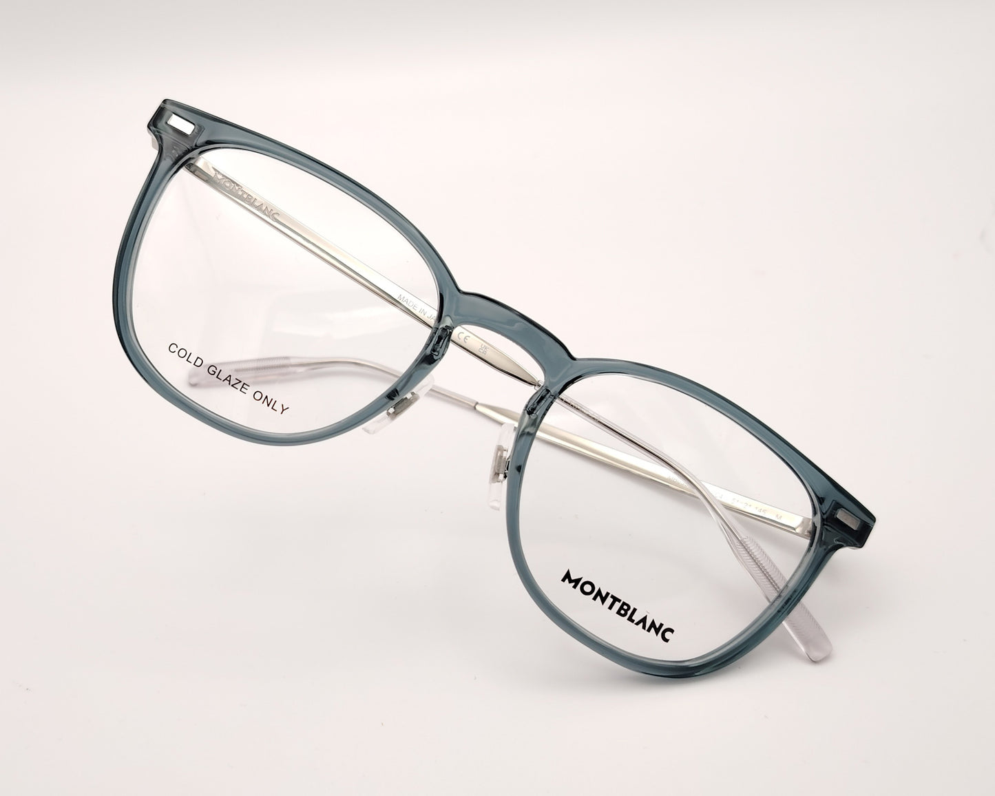 gafas montblanc con montura azul translúcida rectangular y varillas metálicas en plata