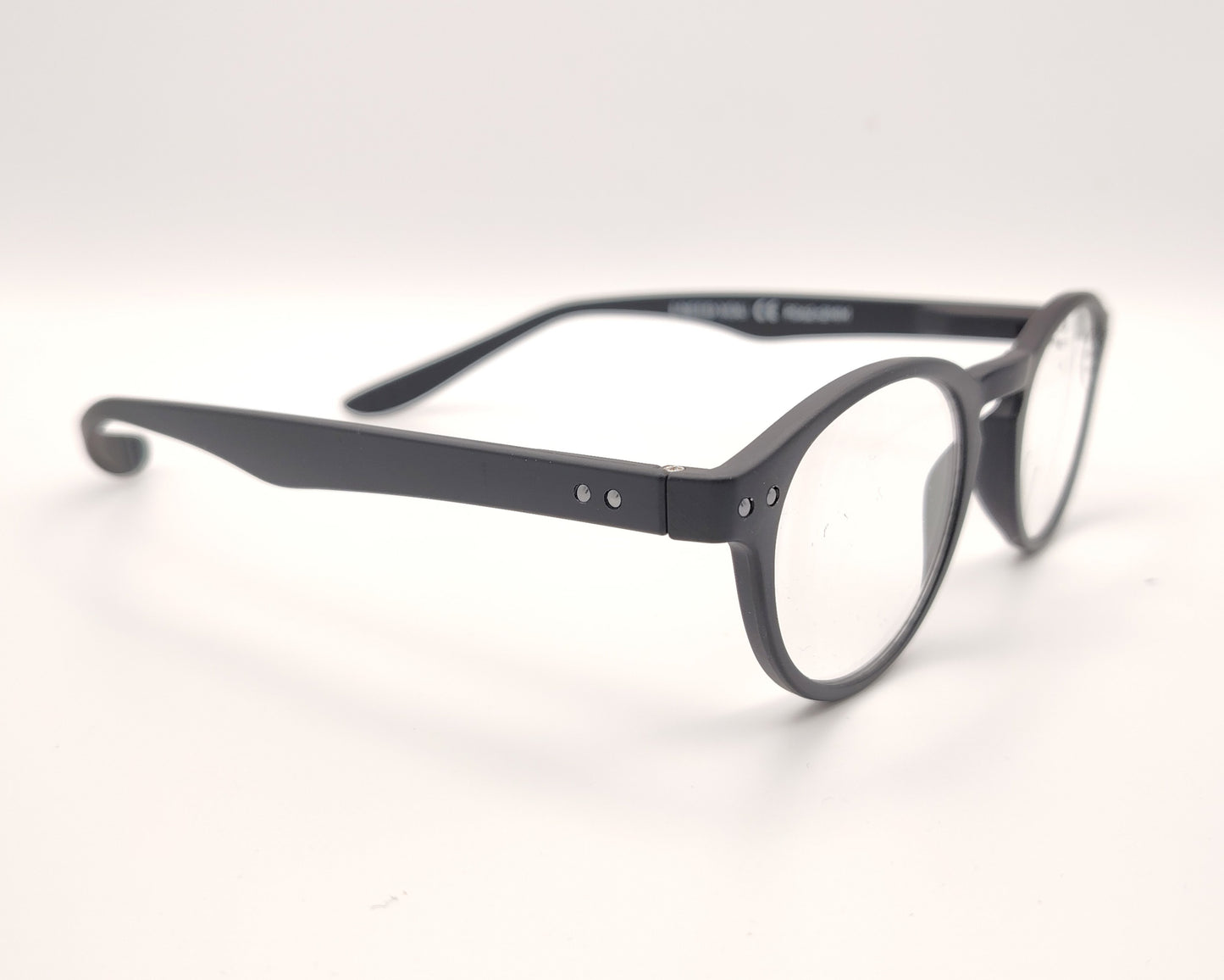gafas premontadas de presbicia tipo pantos color negro con varillas largas curvas tipo koala para poder dejarlas colgadas del cuello